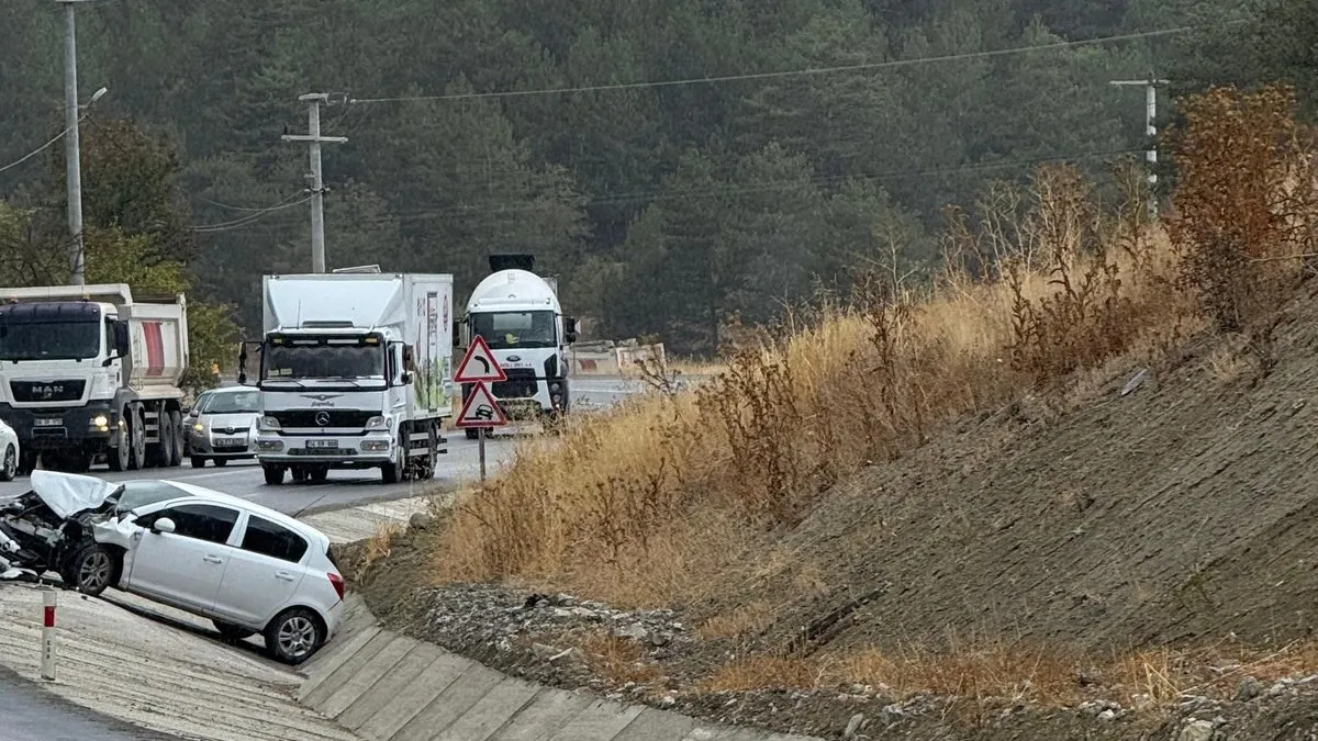 Bolu'da 3 araç birbirine girdi: Çok sayıda yaralı var!