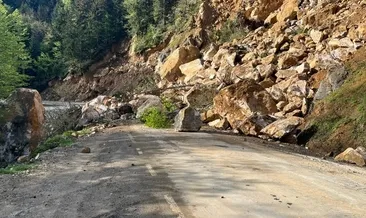 Giresun'da heyelan! Dev kayalar Pınarlar-Yavuzkemal kara yolu ulaşıma kapattı #giresun