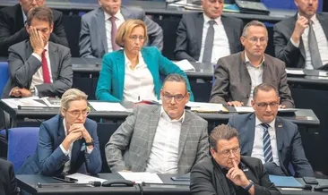 Neo-Nazileri meclise soktular