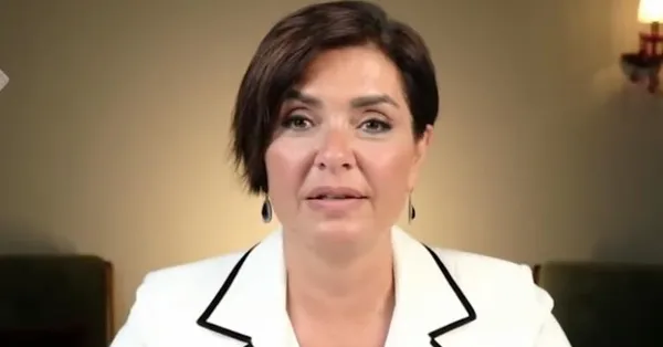 Yeni 'seccade pozu' Özlem Gürses'i fena afallattı: Kılıçdaroğlu'nu bıraktı 2 isme yüklendi!