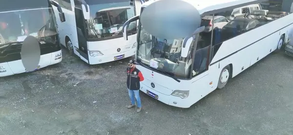 change-otobus-cetesine-operasyon-hurda-otobuslerin-sase-numarasini-calip-yenilere-taktilar-1766041099036.jpg