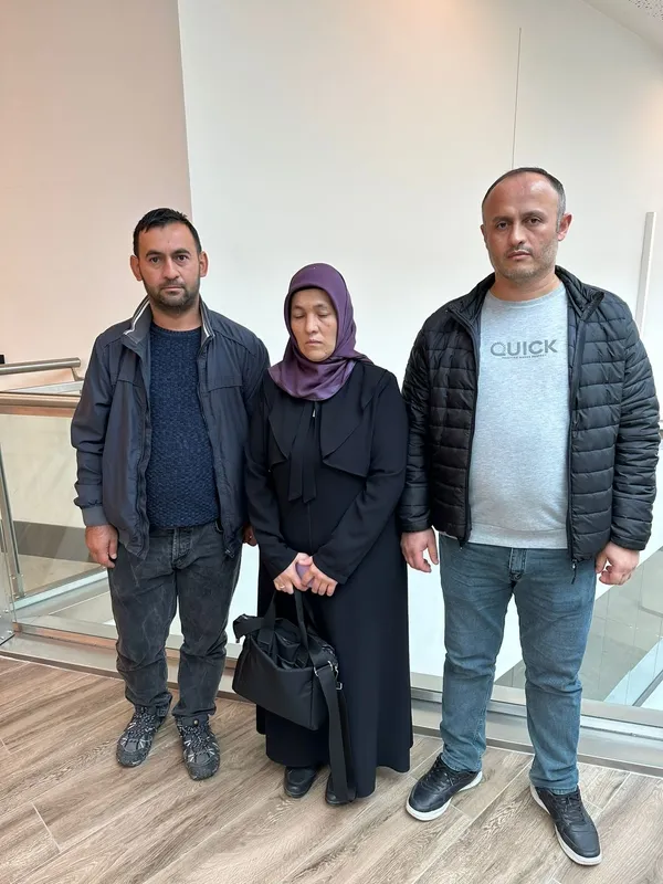 basahsehir-camsakura-hastanesi-tek-yurek-turkiyenin-gozu-kulagi-hastanede-sabah-hasta-yakinlarinin-yaninda-1665919714103.jpg