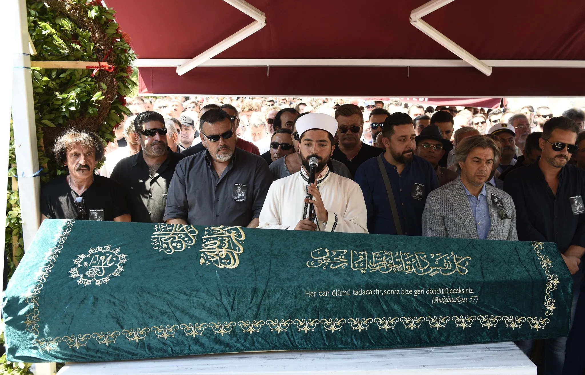 Harun Kolçak son yolculuğuna uğurlandı Magazin Haberleri