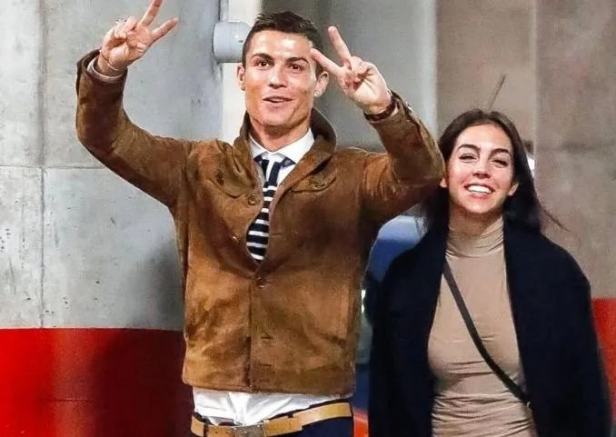 Cristiano Ronaldo 9 yılın sonunda muradına ermişti! Georgina Rodriguez’in yüzüğü Jeff Bezos’unkiyle adeta ikiz: Fiyatını duyanlar kulaklarına inanamadı...