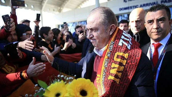 Galatasaray kafilesi Antalya'da coşkuyla karşılandı! İşte görüntüler