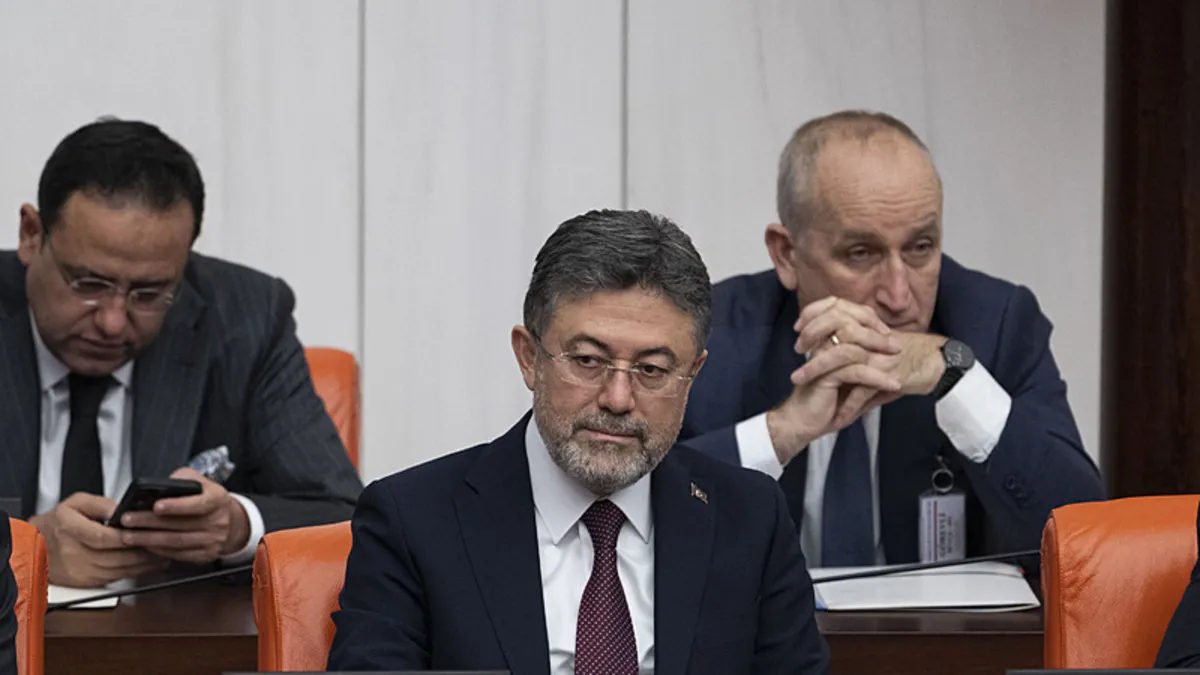 Bakan Yumaklı 2026'nın yol haritasını açıkladı: 'Dev yatırımları hizmete alıyoruz' Bakan Yumaklı 2026'nın yol haritasını açıkladı: 'Dev yatırımları hizmete alıyoruz'