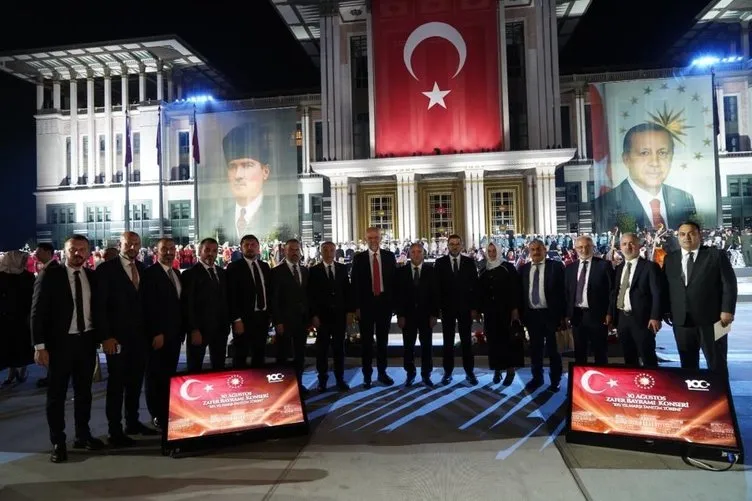 Türkiye Yüzyılı’nın marşı gururlandırdı: Evimin karşısındaki bayrak ilham oldu