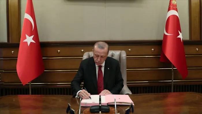 baskan-erdogan-imzaladi-yeni-atama-kararlari-resmi-gazetede-yayimlandi-1654314670154.jpg