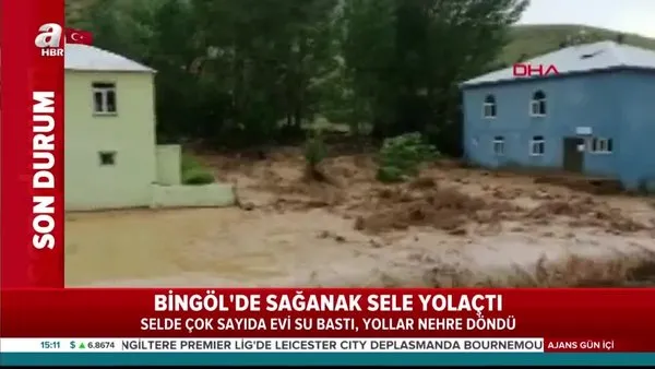 Bingöl'de etkili olan sağanak yağmur sele neden oldu! Yollar nehre döndü | Video