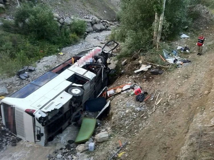 Erzurum’da yolcu otobüsü dereye yuvarlandı