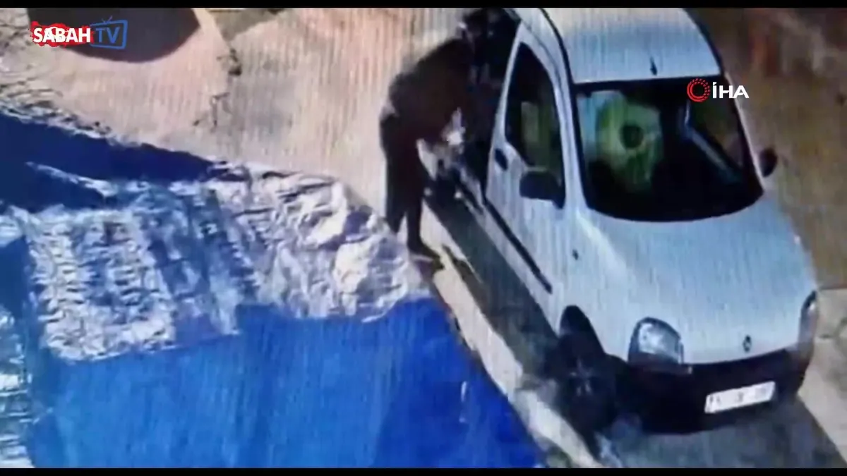 13 kez aynı iş yerinden hırsızlık yaptı: O anlar kamerada | Video videosunu izle 13 kez aynı iş yerinden hırsızlık yaptı: O anlar kamerada | Video videosunu izle