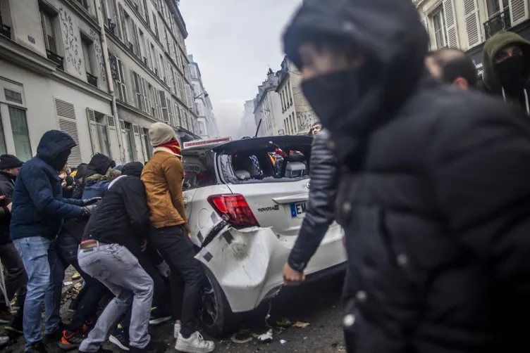 PKK sempatizanları olayları başka yere taşıdı: Hedefte Türkiye var! Terör destekçileri Fransa’yı savaş alanına çevirmişti