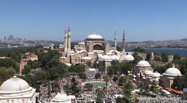 ayasofya-ibadete-acilisinin-2-yil-donumunde-sosyal-medya-tt-oldu-1658670592781.jpg