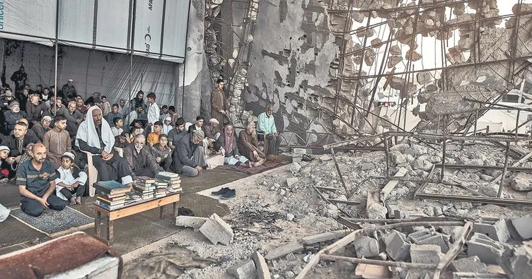 Soykırımcı İsrail bayramda da katletti