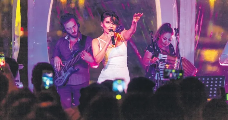 Haydi müzik teknesi kalkıyor