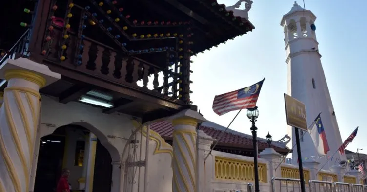 Malezya’nın en eski camilerinden Kampung Hulu mimarisiyle dikkati çekiyor!