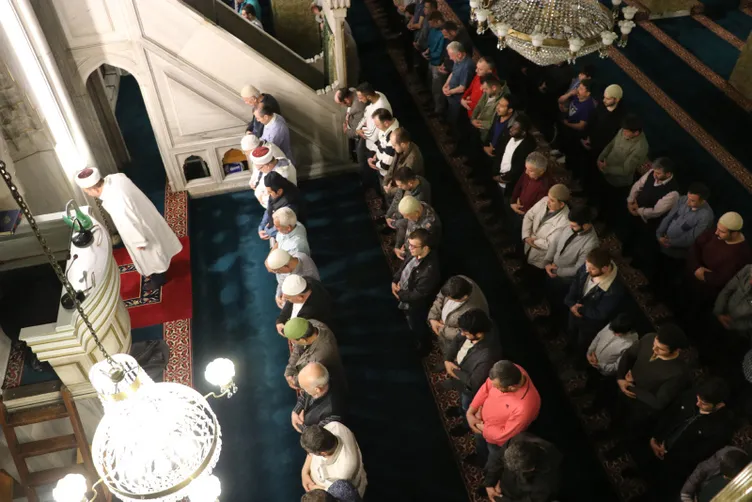 Ramazan ayının ilk teravih namazı kılındı