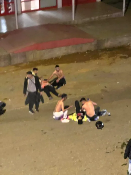 Antalya’da kan donduran olay! Servis beklerken babasının gözü önünde kızını defalarca bıçakladılar!