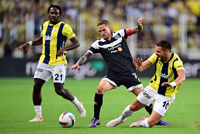 son-dakika-haberi-kanarya-tur-icin-sahada-fenerbahce-lugano-macinda-sok-gol-canli-1722362229137.jpeg