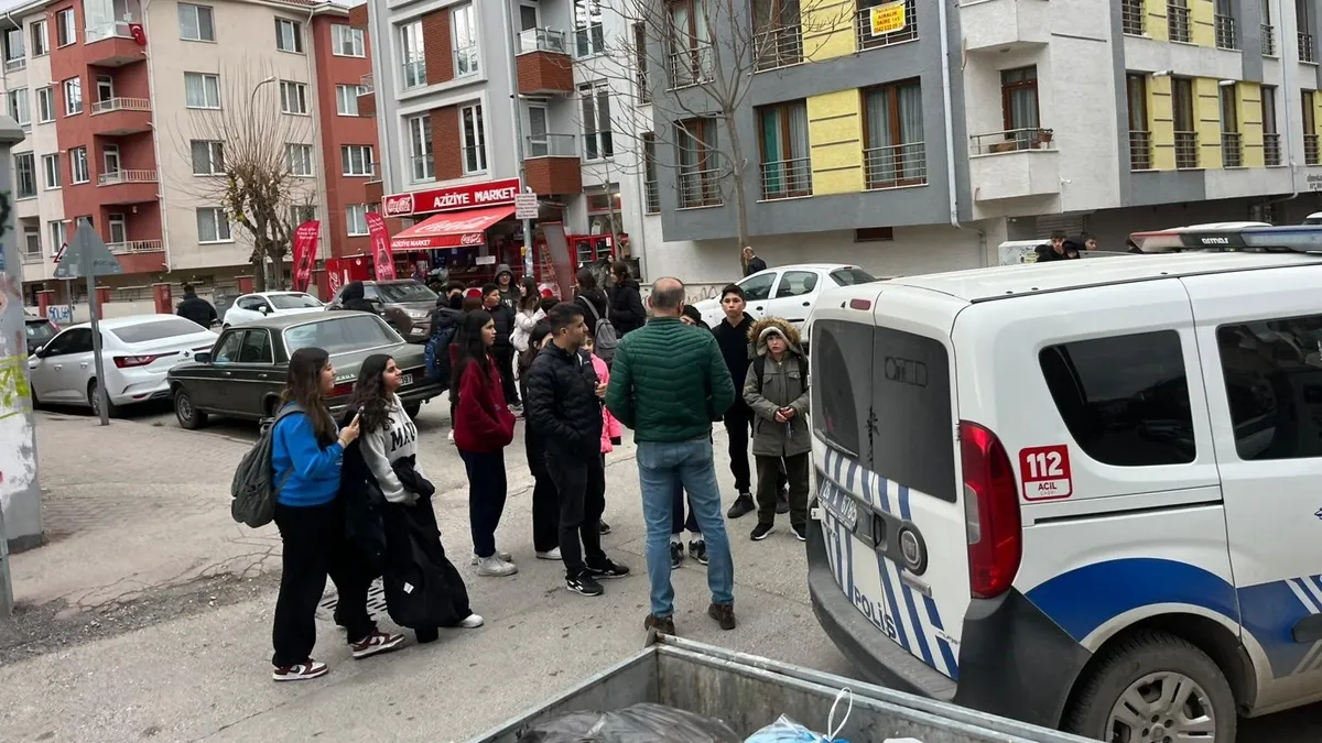 Eskişehir’de küçük çocuğa dehşeti yaşattılar: Okul çıkışında bıçaklandı! Henüz 12 yaşında… Eskişehir’de küçük çocuğa dehşeti yaşattılar: Okul çıkışında bıçaklandı! Henüz 12 yaşında…