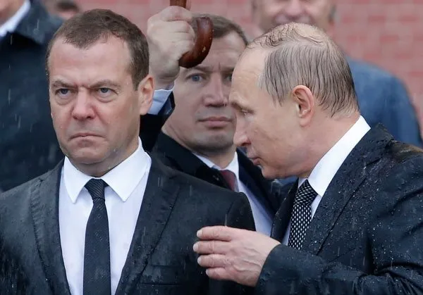 Rusya lideri Putin sırılsıklam!