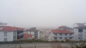 Amasya'da etkili olan yoğun sis kamerada... Göz gözü görmedi!