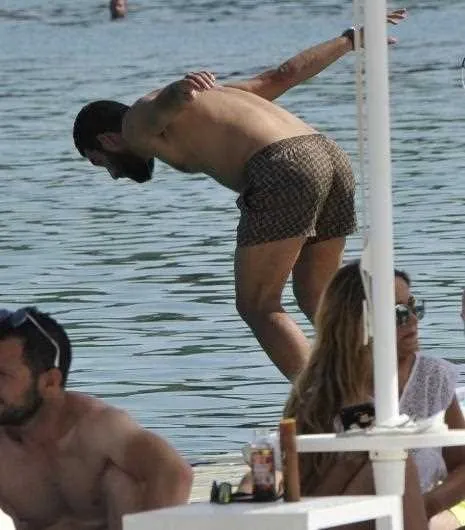 Arda Turan ve sevgilisinin aşk tatili