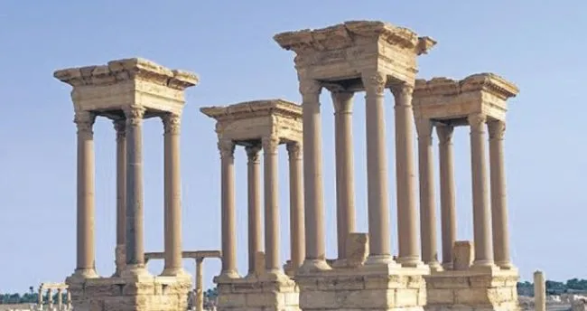 DEAŞ Palmira’daki antik tiyatroyu yıktı
