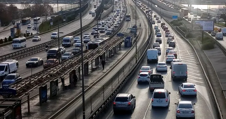Kısıtlama öncesi İstanbul trafiği kilitlendi!