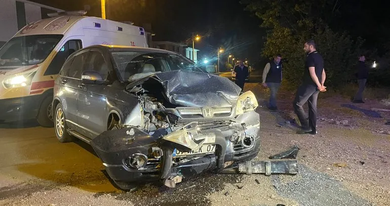 2 otomobilin çarpıştığı kazada aynı aileden 4 kişi yaralandı
