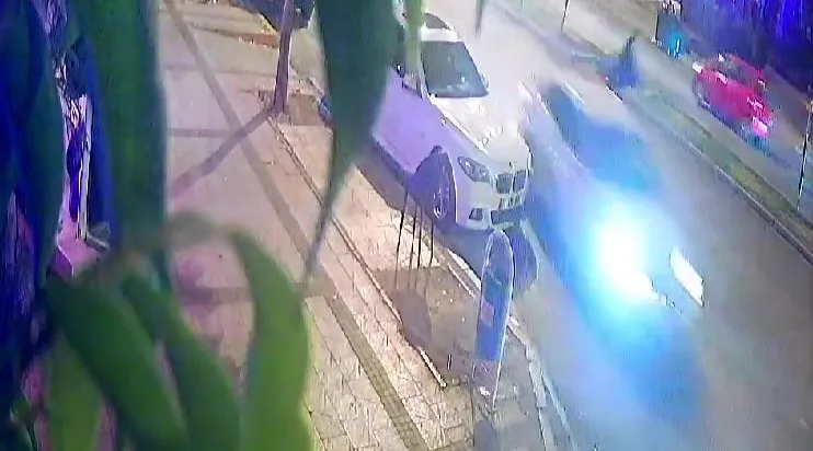 Talihsiz anne ve çocuğu: İlk araba çarptı, diğeri ezdi!