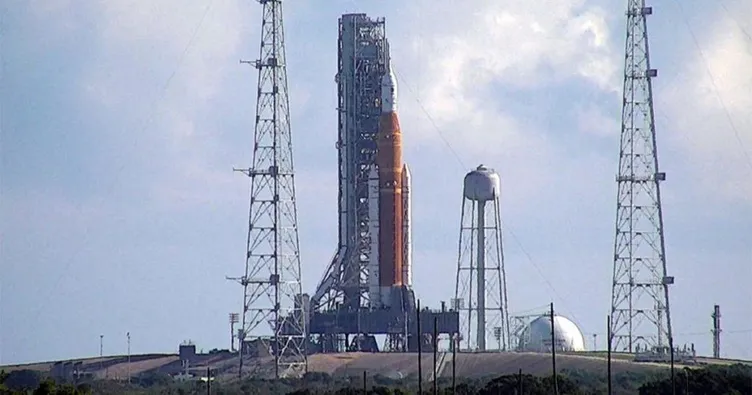 NASA tarihi uçuşu erteledi