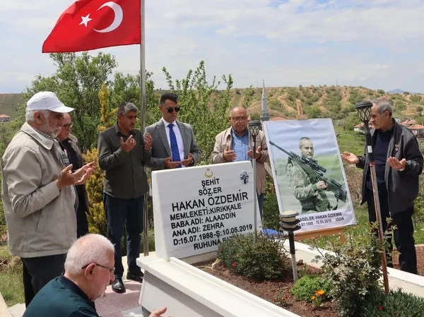 sehit-hakan-ozdemir-sahadetinin-7-yilinda-dualarla-anildi-1778344489972.jpg