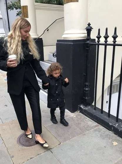 Yaprak Dökümü'nün Fikret'i Bennu Yıldırımlar'ın kızı Ada güzelliğiyle sosyal medyayı salladı! İşte Bennu Yıldırımlar'ın gözlerden uzak büyüyen kızı...