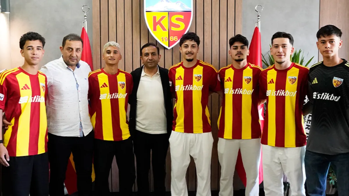 Kayserispor’dan 6 futbolcuya profesyonel imza! Kayserispor’dan 6 futbolcuya profesyonel imza!