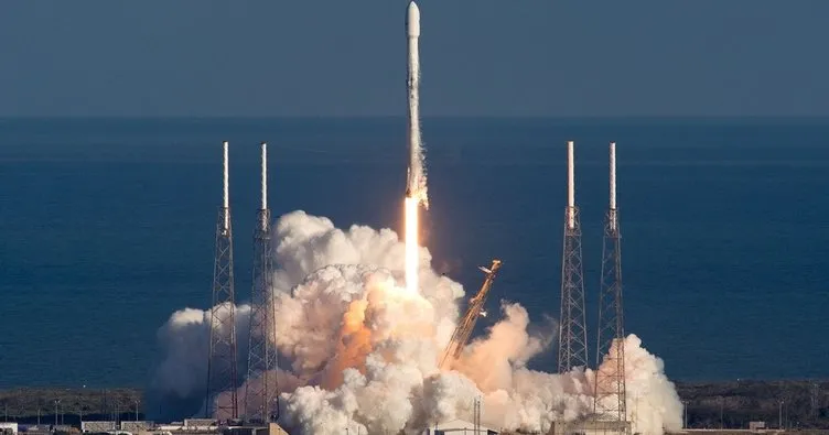 NASA, Elon Musk’ın astronotlarını uzaya gönderecek mekik uçuşunu erteledi