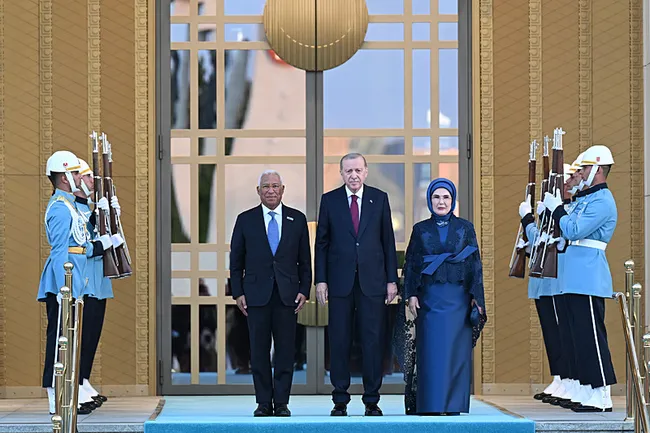 kulliyede-tarihi-nato-resepsiyonu-erdogan-cifti-liderleri-karsiladi-1783444984759.jpeg Külliye'de tarihi NATO resepsiyonu: Erdoğan çifti liderleri karşıladı