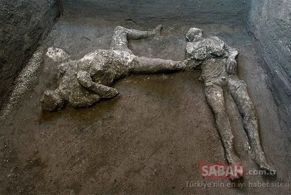 Pompei'deki felaketten kaçmaya çalışırken kül olan 2 insan bedeni bulundu! İşte o görüntüler...