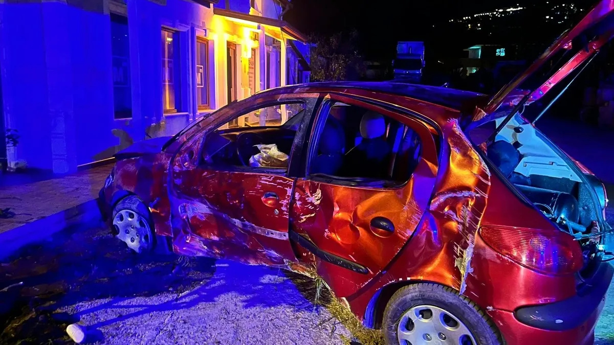 Sakarya'da feci kaza: Evin duvarına ok gibi saplandı! 4’ü çocuk 9 yaralı