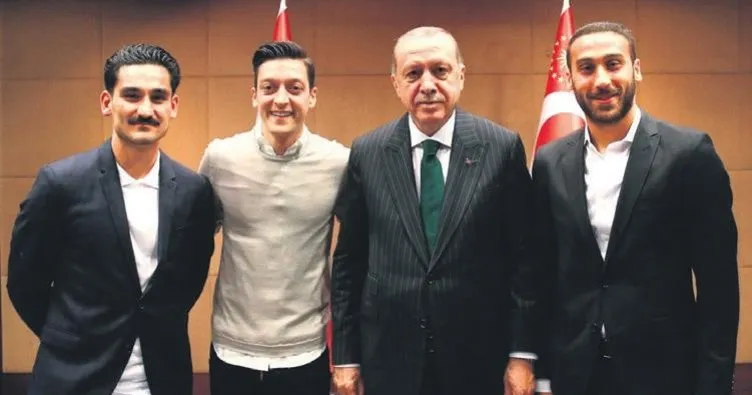 İlkay Gündoğan ve Mesut Özil’e Joachim Löw’den tam destek
