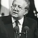 Mario Soares Portekiz’in ilk sivil başkanı oldu