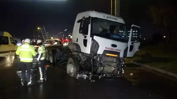 izmirde-mazot-yuklu-tanker-taksiye-carpti-1740635941671.jpeg