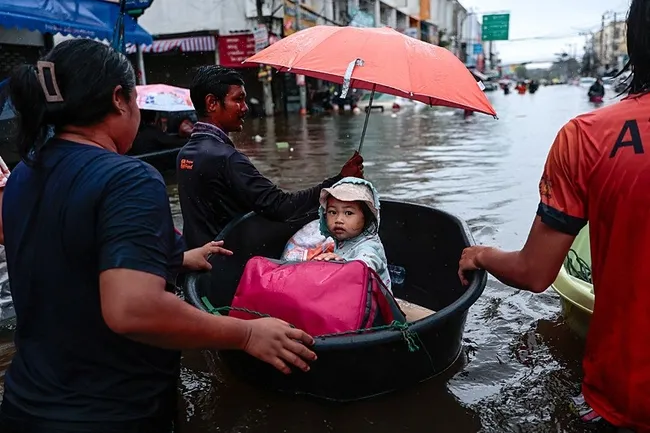 Tayland'da sel felaketi: 8 ölü