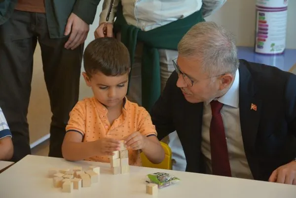 yeni-egitim-yilina-yeni-okul-ogrencilerin-okul-maratonu-basladi-1694422980880.jpg