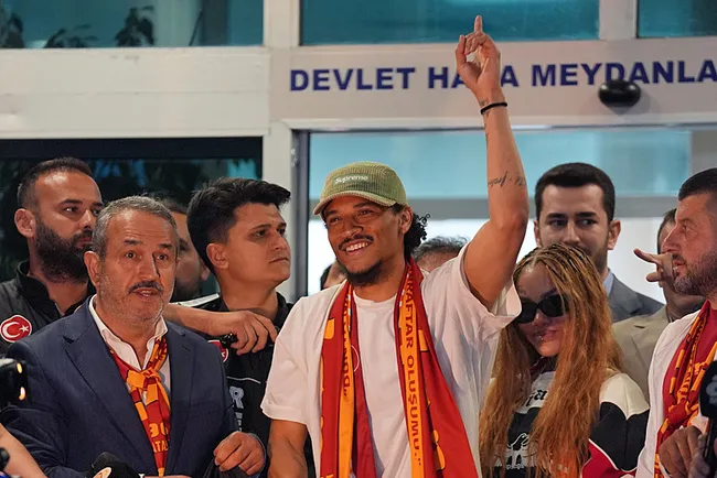 leroy-sane-galatasaraya-katki-saglar-mi-4-3-3-formasyonuyla-galatasaray-1749721614176.jpeg