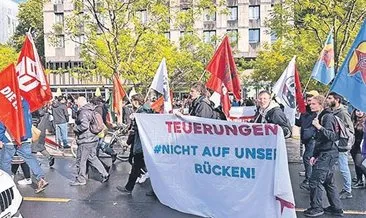Almanlar hayat pahalılığını protesto için sokaklara çıktı