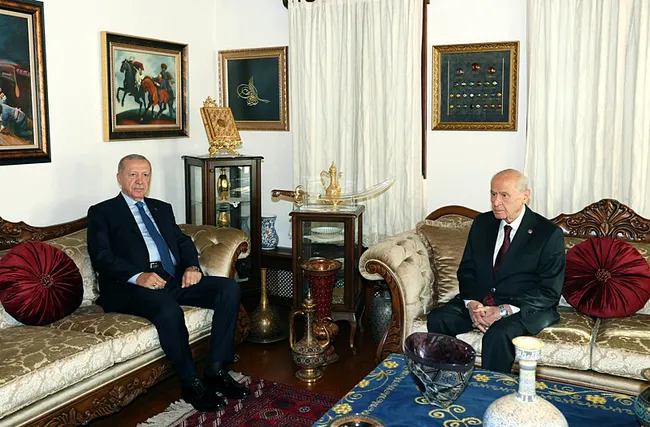 baskan-erdogan-bahceliyi-ziyaret-ediyor-1756997049037.jpeg Başkan Erdoğan Bahçeli'yi ziyaret etti! Sürpriz görüşme 50 dakika sürdü