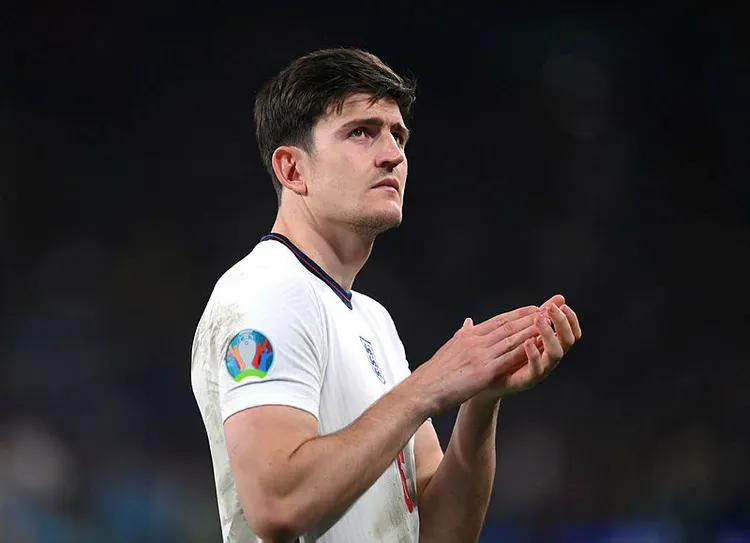 harry-maguire-wembleyde-soku-yasadi-babasinin-kaburgasi-kirildi-1626245795302.jpg