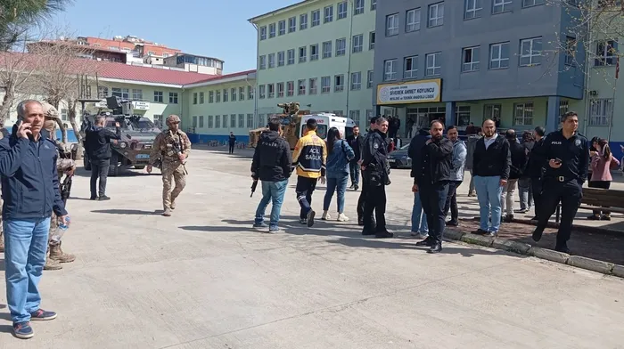 son-dakika-sanliurfada-lisede-silahli-saldiri-8-yarali-1776152980418.jpeg