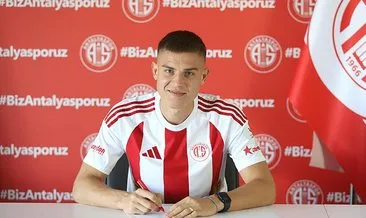 Antalyaspor, Petrusenko ile Abdurrahim Dursun için imza töreni düzenledi